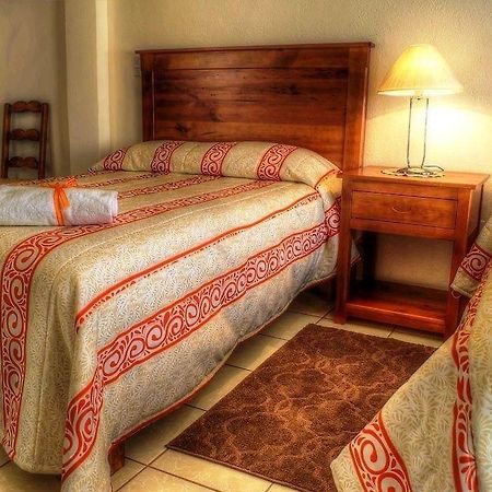 Hotel Y Posada Refugio Independencia Морелия Екстериор снимка