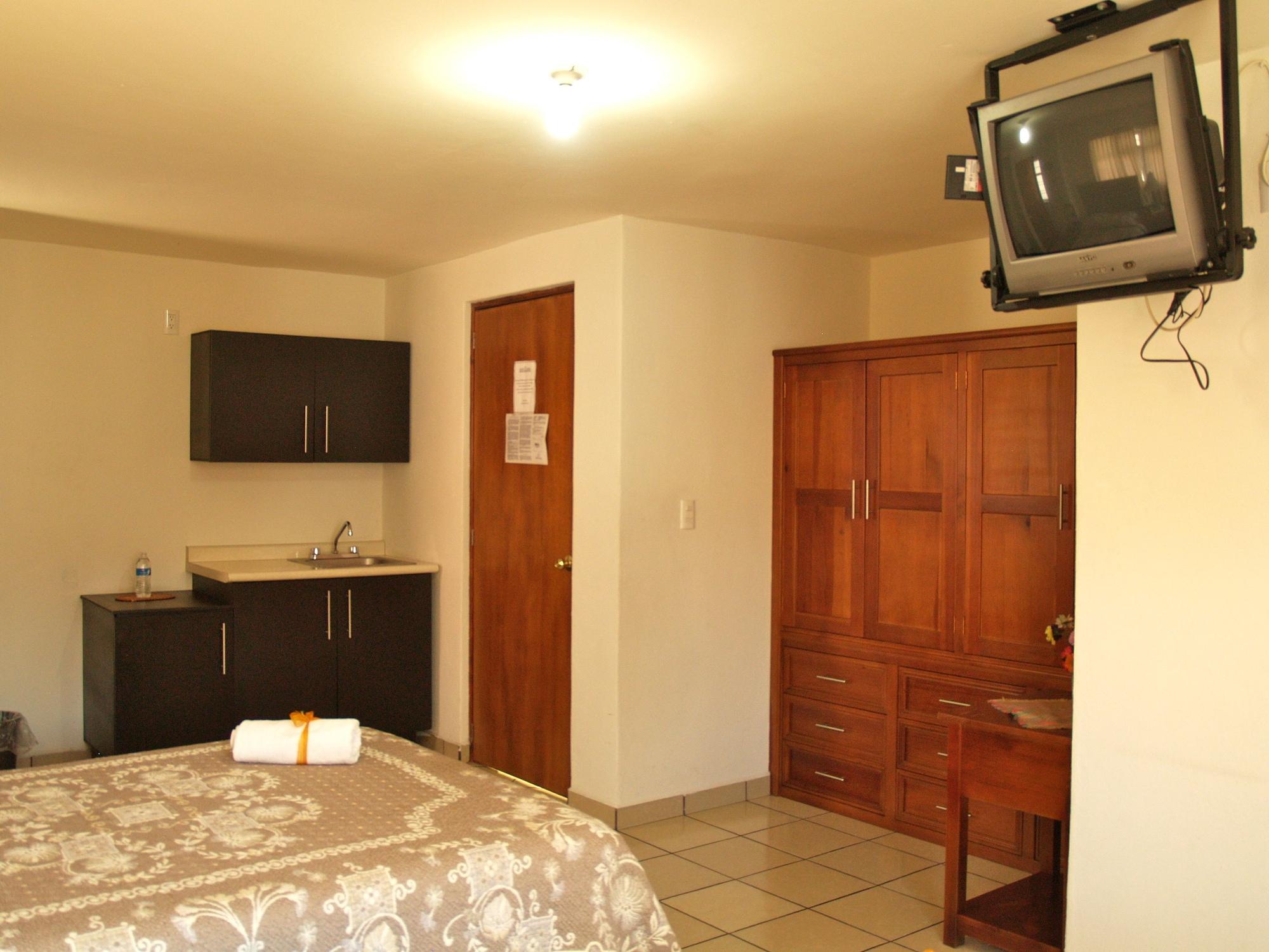 Hotel Y Posada Refugio Independencia Морелия Екстериор снимка