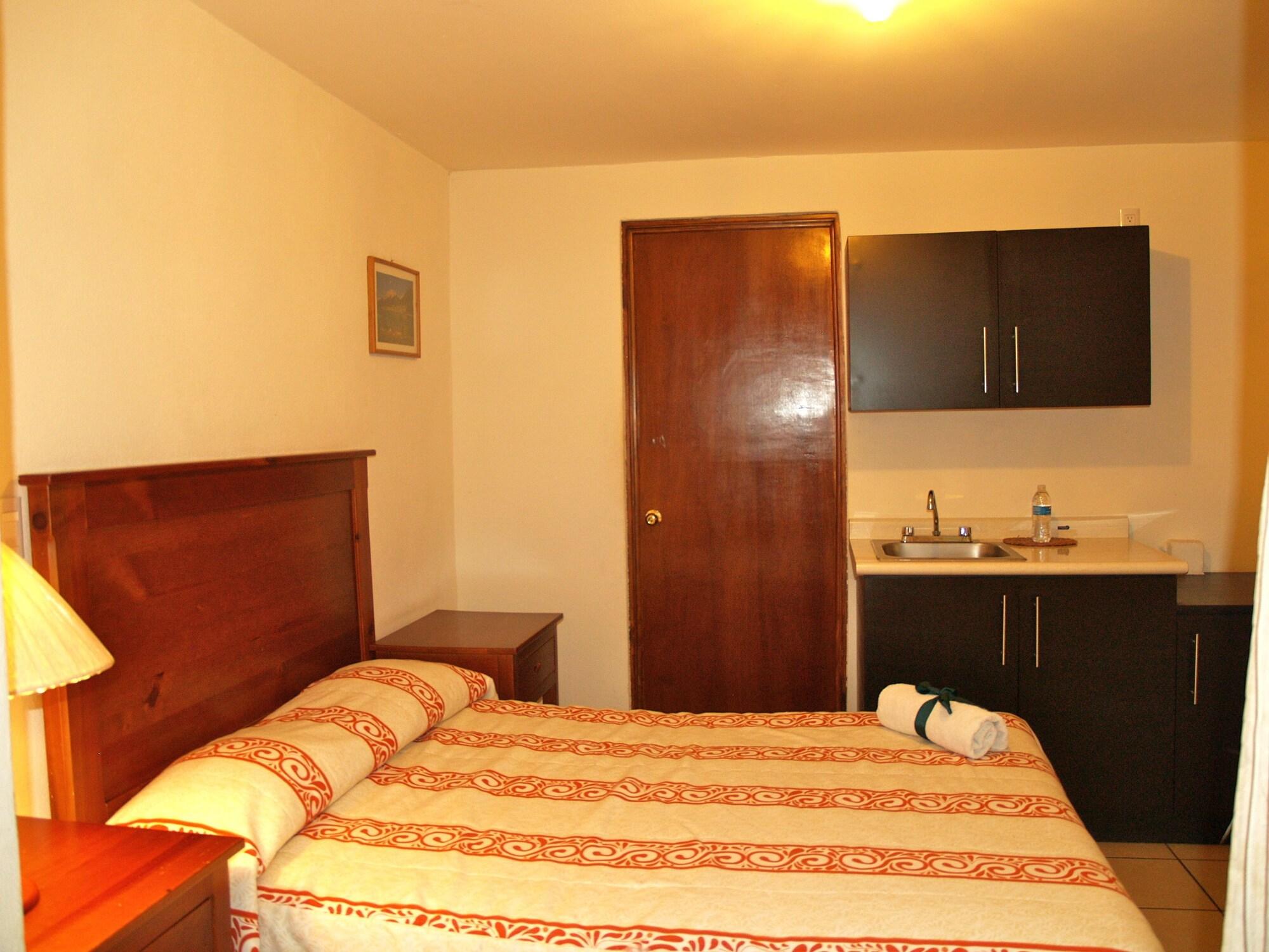 Hotel Y Posada Refugio Independencia Морелия Екстериор снимка